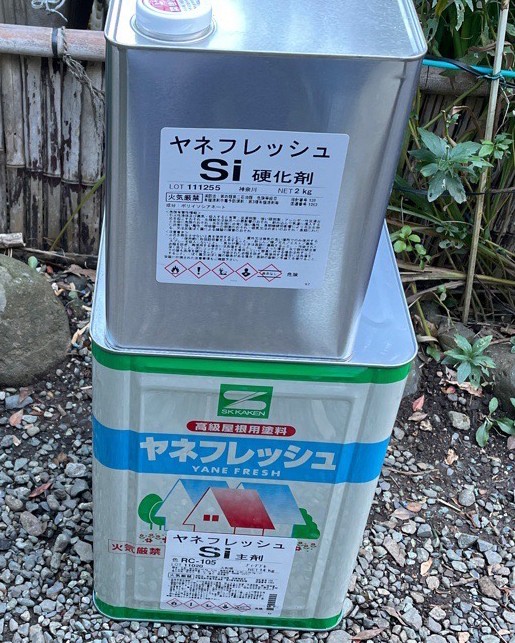 写真　トタン屋根の塗装で使用したおすすめ塗料