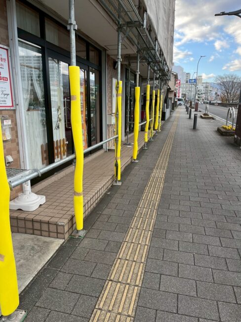 店舗、入居者に配慮した足場