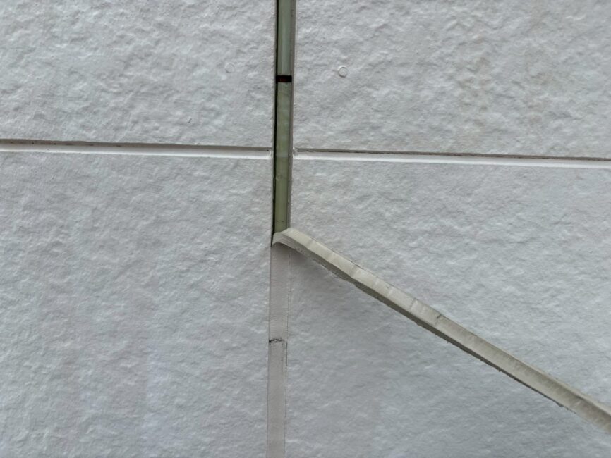 コーキング撤去の様子